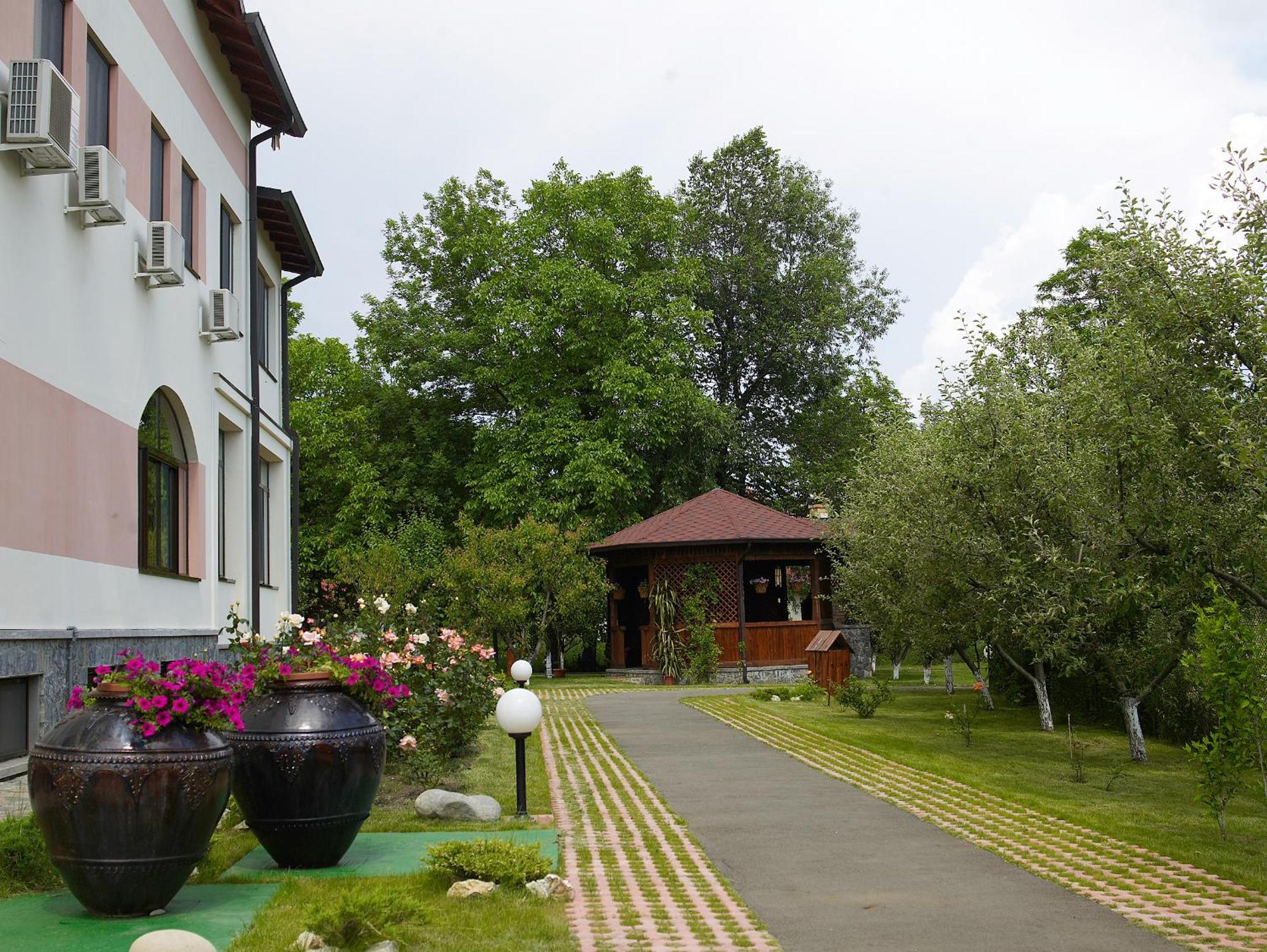 Resort Bali Spa Cornu de Jos Exterior photo